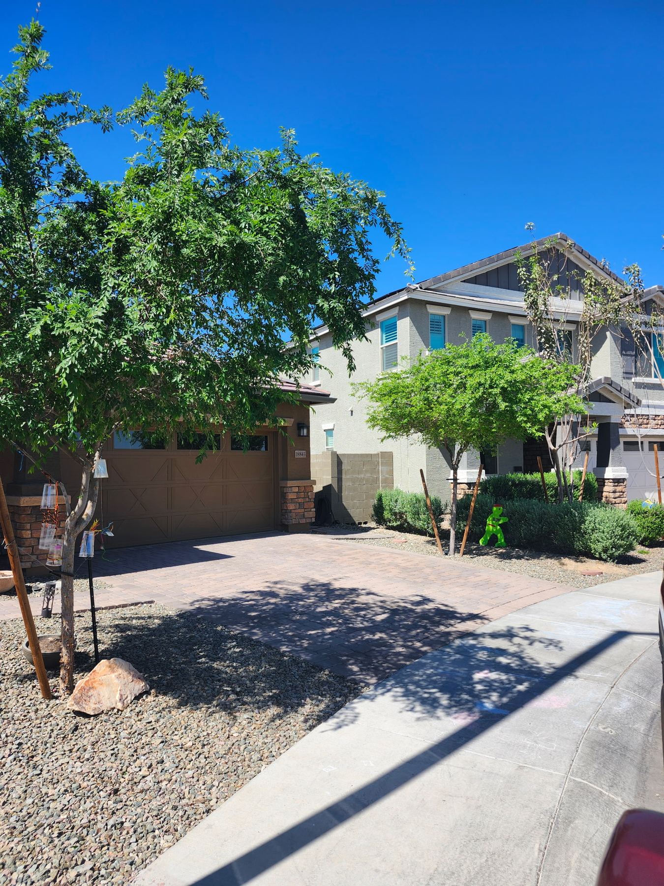 Weed cleanup in Phoenix-area rock and gravel landscaping in Glendale